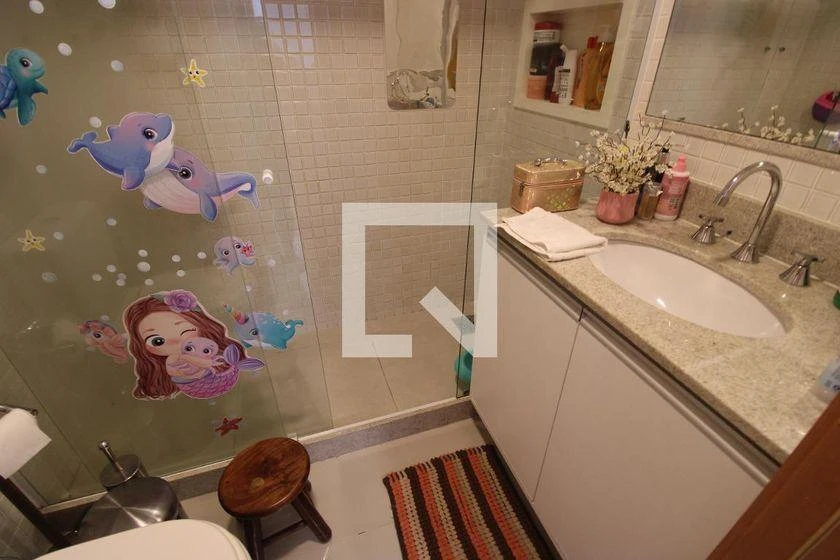 Furnished apartment, 112 m², with a glass-enclosed balcony — photo 33