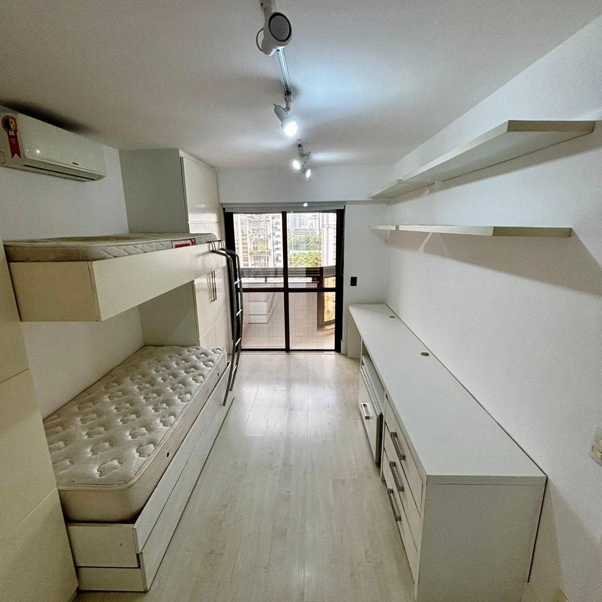 Furnished 150 m² apartment with 2 en-suite bedrooms — photo 22