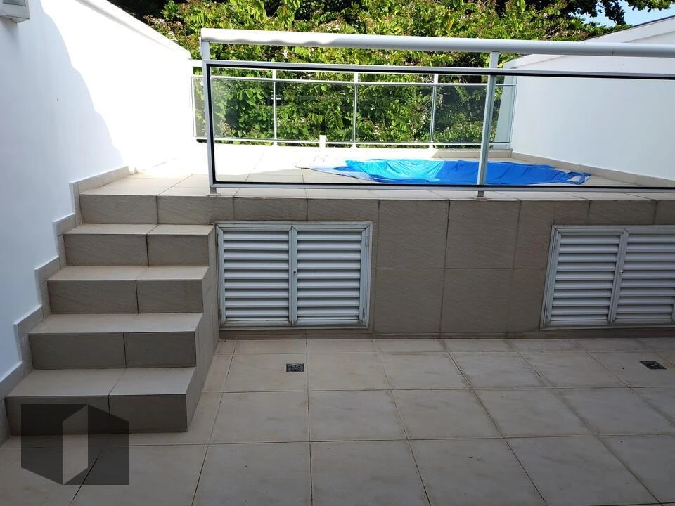Casa para aluguel de 273 m² com 4 quartos