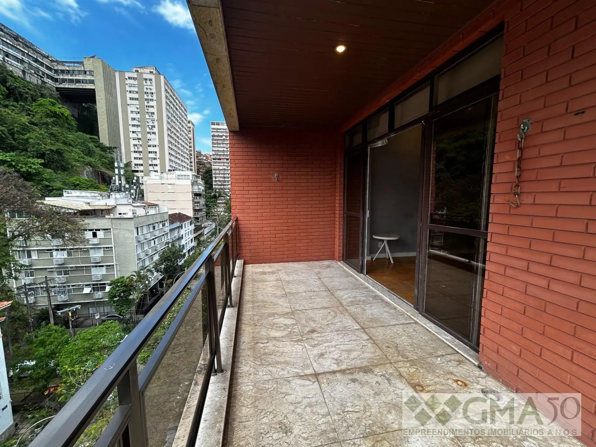 Рабочее место и 2 спальни: квартира 145 м² — photo 31