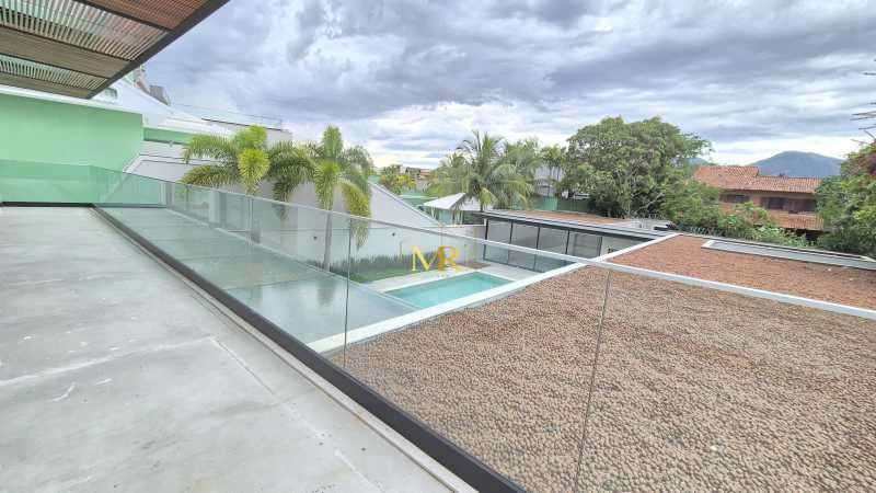 Triplex house with 6 en-suite bedrooms and 9 bathrooms — photo 10