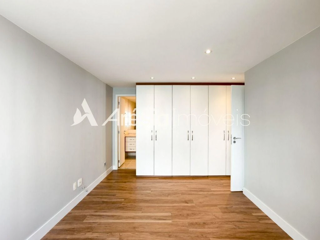 Apartamento com 3 dormitórios e varanda envidraçada — photo 20
