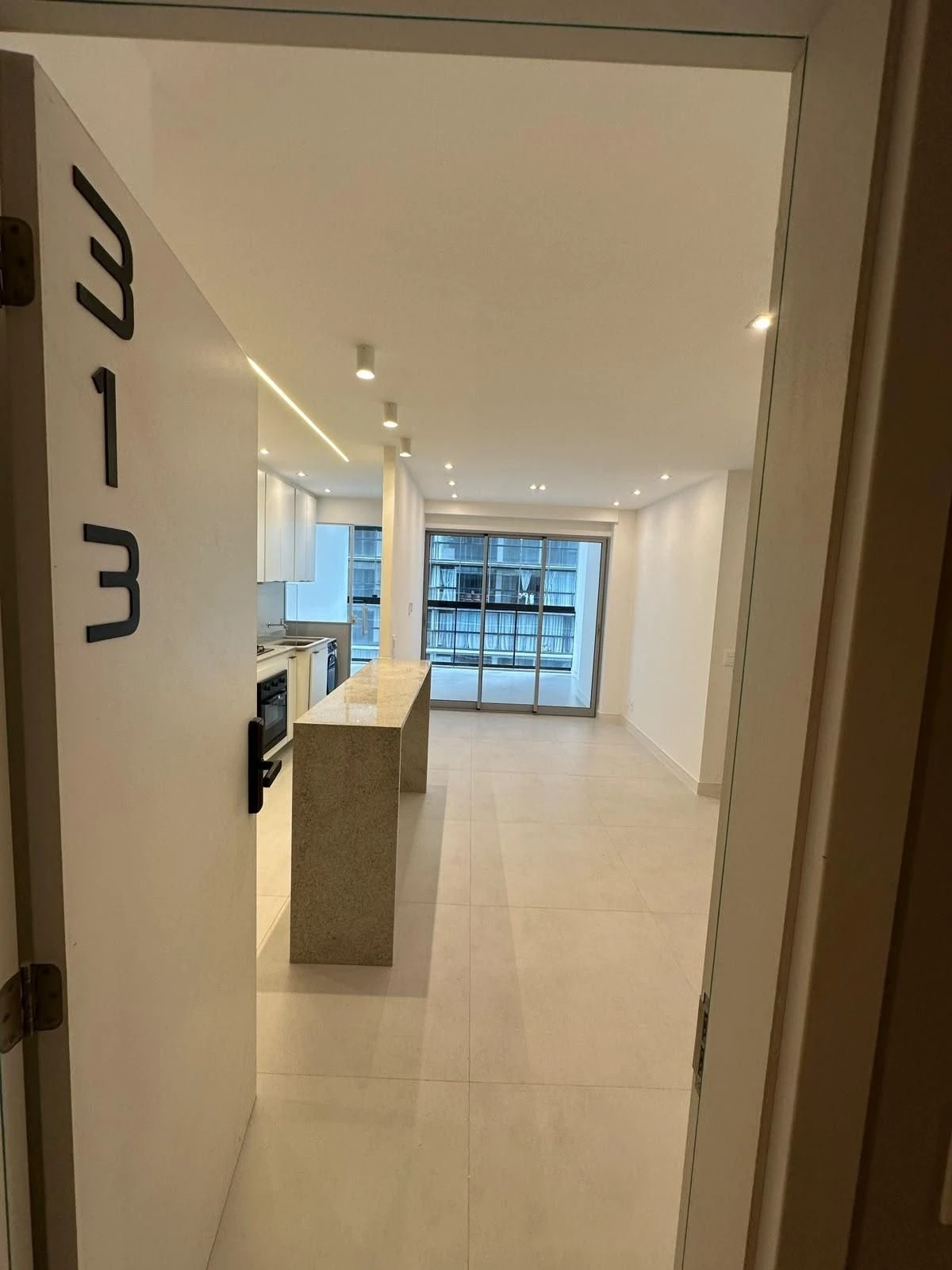 Floor-to-ceiling windows in a 2-bedroom apartment, 84 m² — photo 60