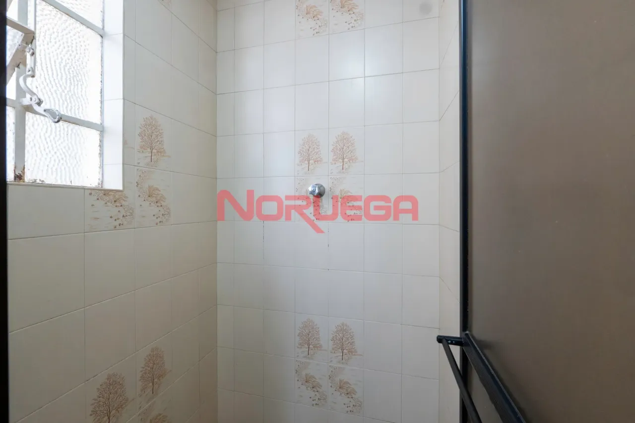 2-bedroom apartment with a glass-enclosed shower — photo 17