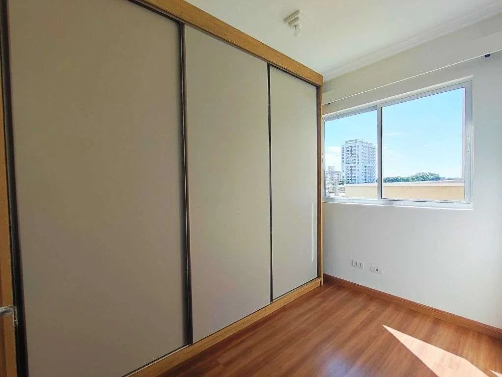 2-bedroom apartment with wood or laminate floors in Curitiba — photo 17