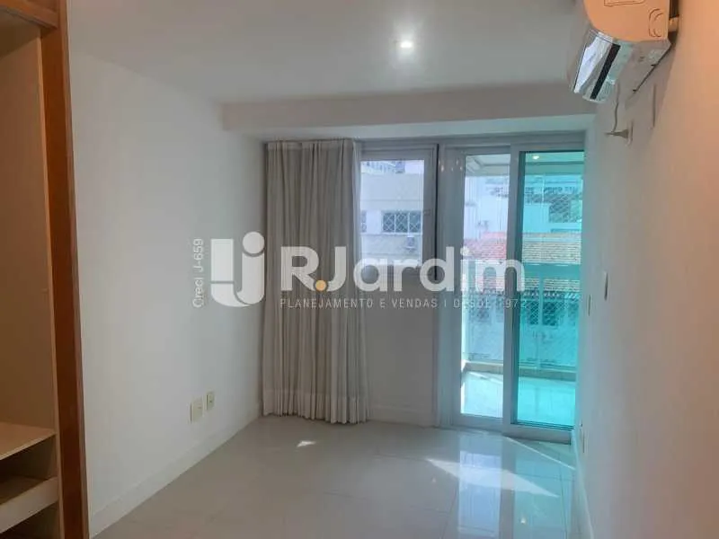 Rental apartment with 4 bedrooms and glassed balcony — photo 28
