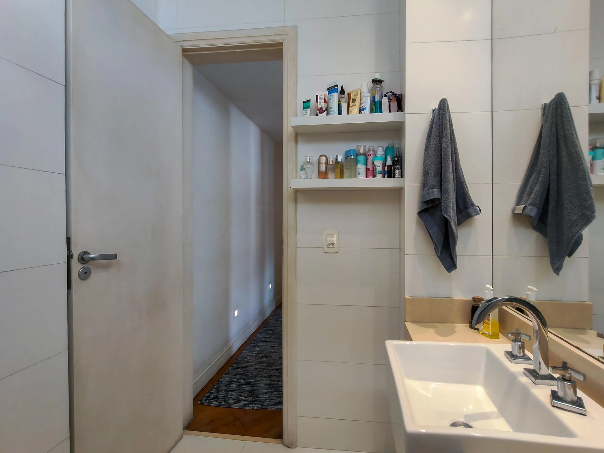 2-bedroom apartment with a mountain view in Rio de Janeiro — photo 6