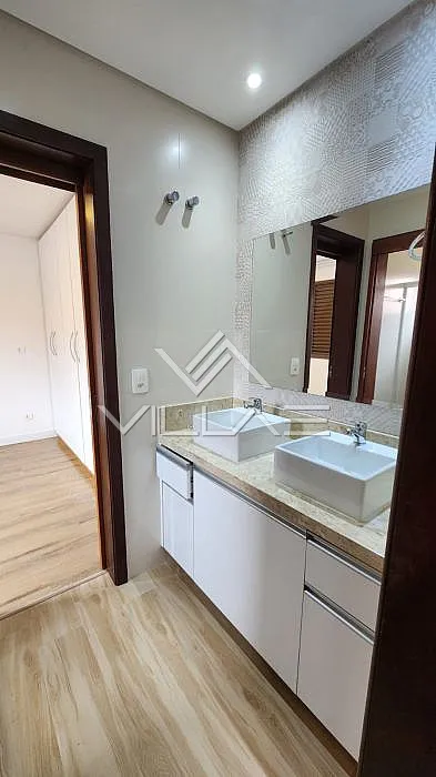4-bedroom house with a washing machine in Curitiba — photo 21