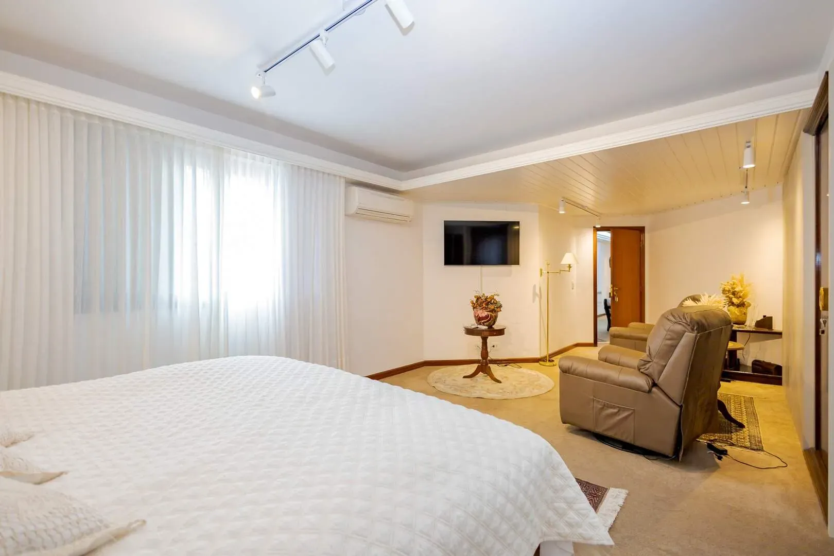 4-bedroom apartment with 2 en-suites and 427 m² — photo 27