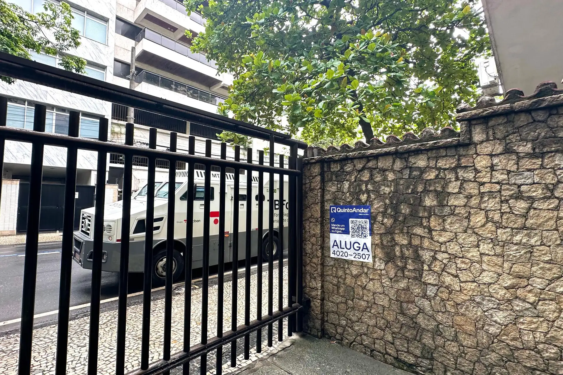 Квартира з 3 спальнями та дерев'яною підлогою або ламінатом — photo 49
