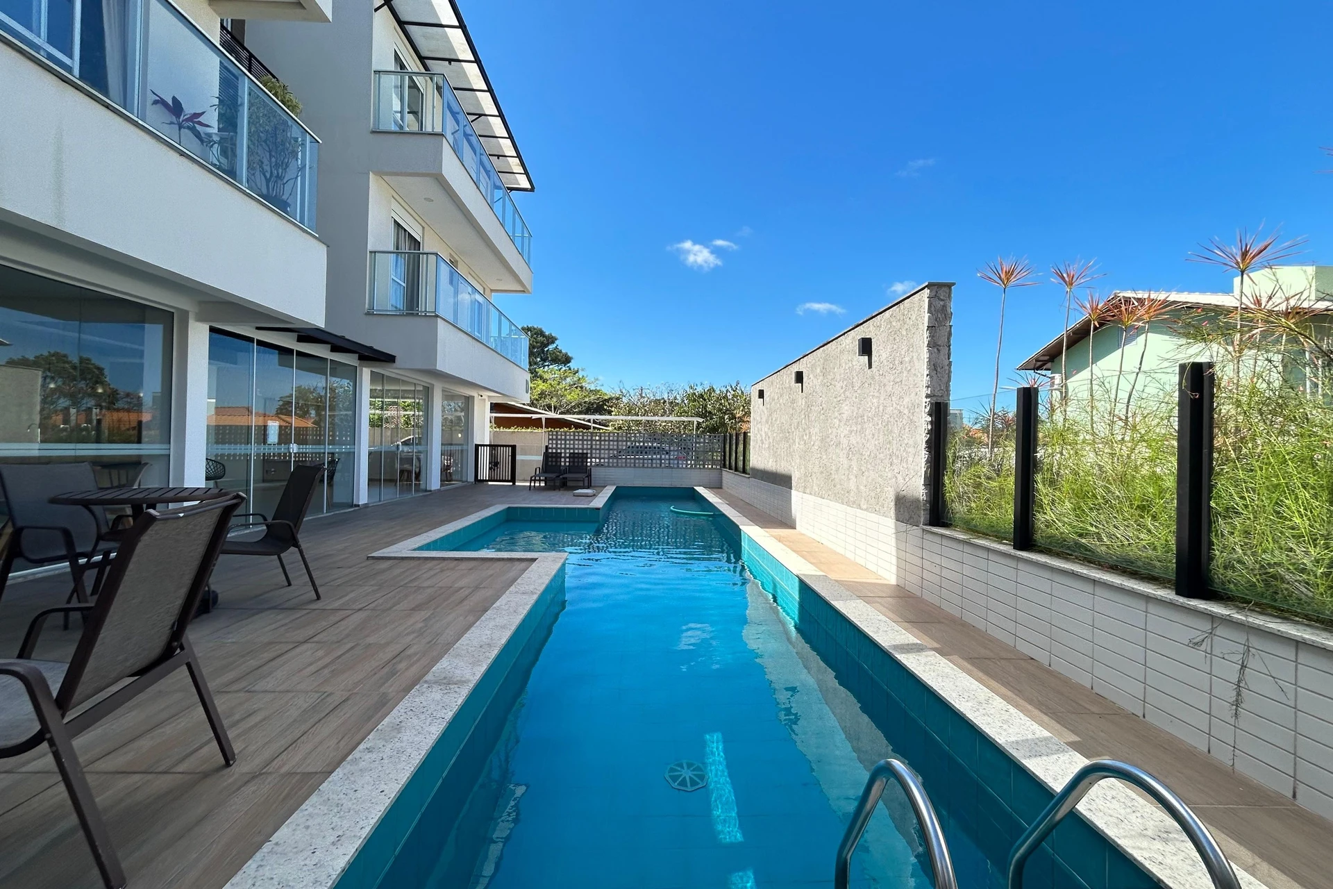 3-bedroom apartment with a grill on the balcony — photo 5