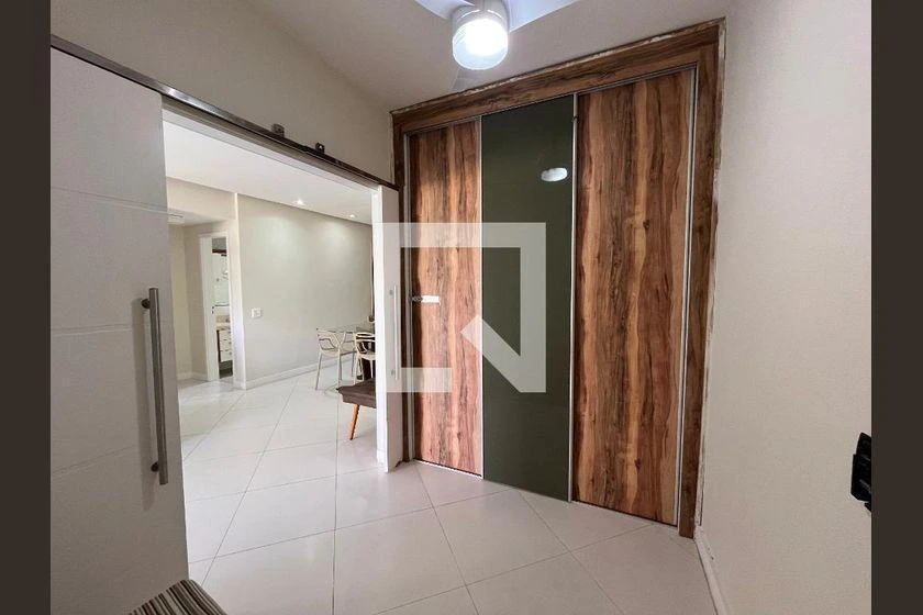 2-bedroom apartment in a building with a gym — photo 34