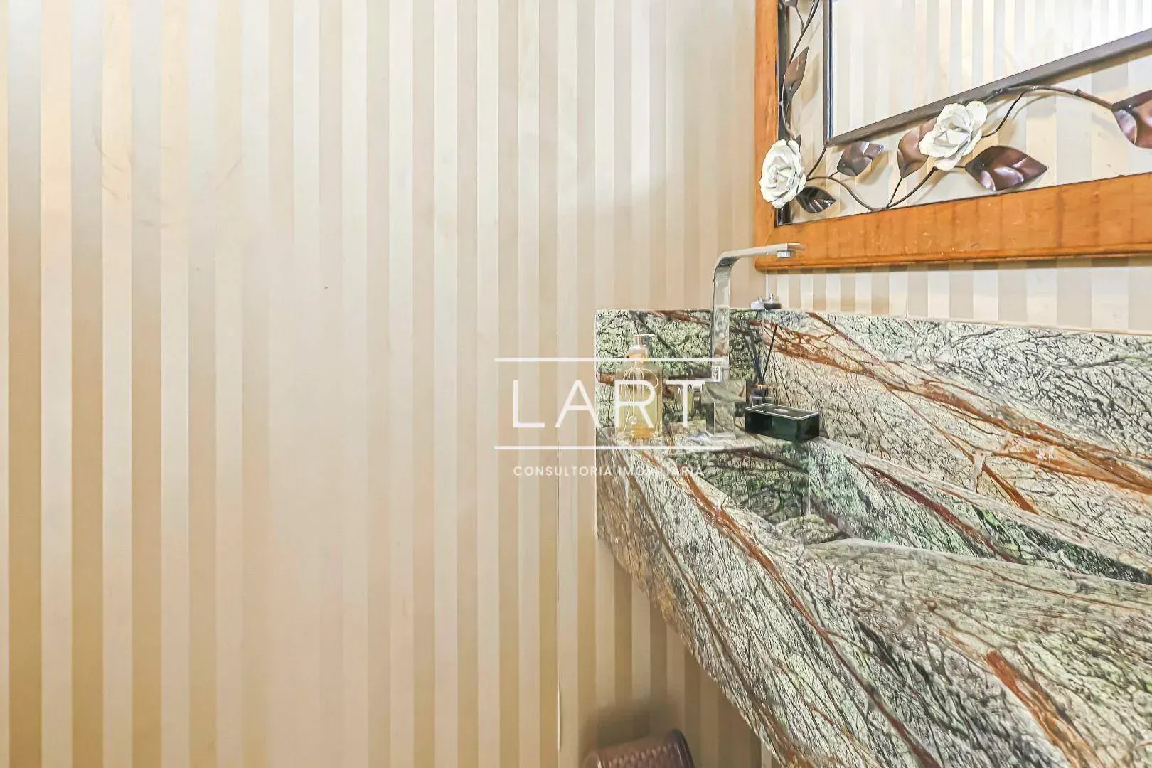 Apartamento com 4 dormitórios e 350 m²; área social ampla — photo 26