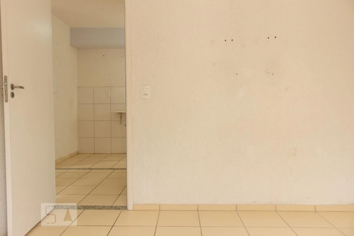 Unfurnished 2-bedroom apartment with closed kitchen — photo 37