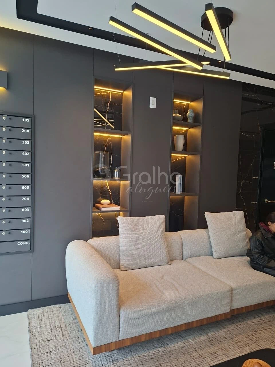 Furnished studio in a building with a gym — photo 27