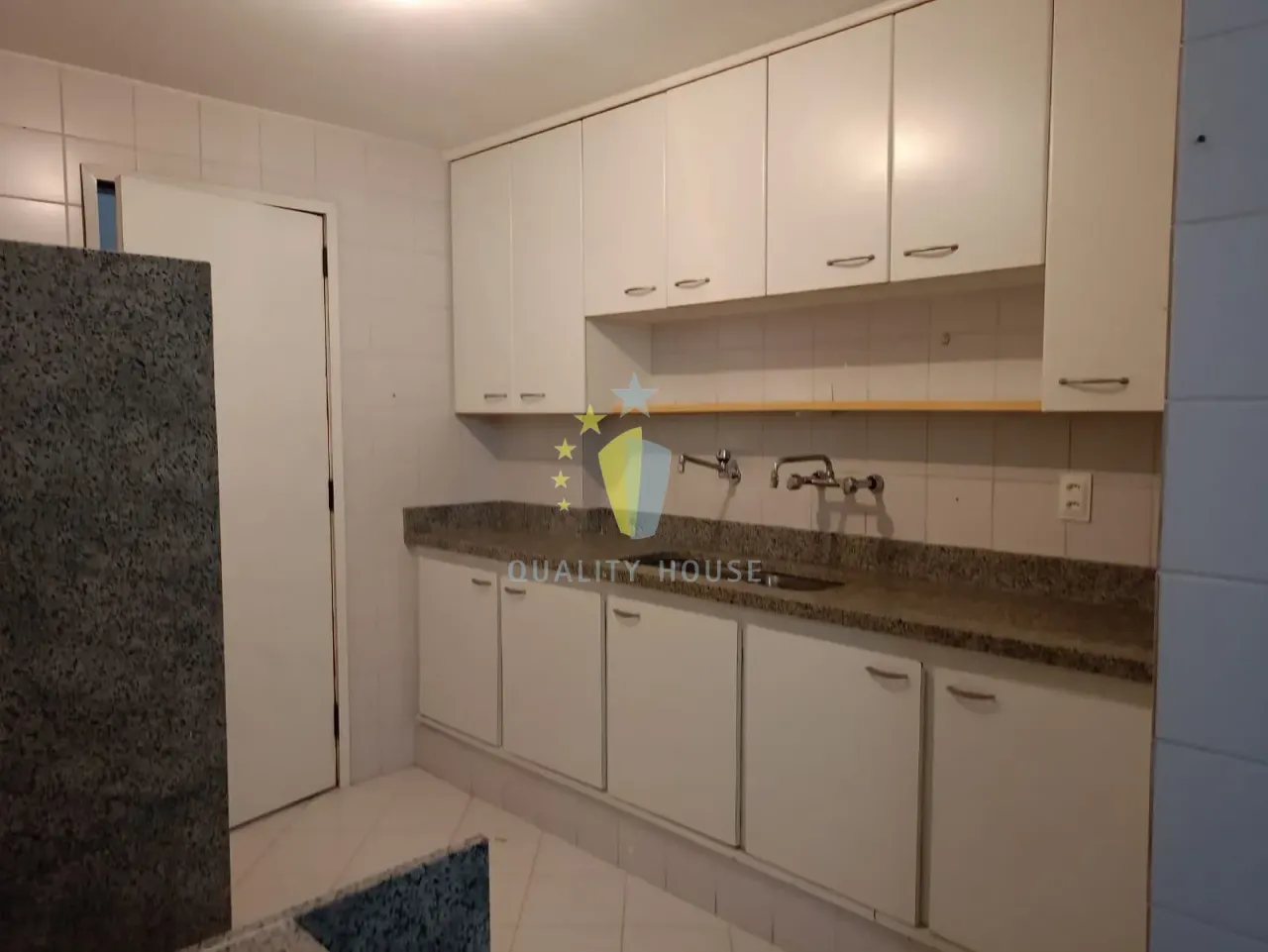 Unfurnished apartment with 3 bedrooms and 2 bathrooms — photo 20