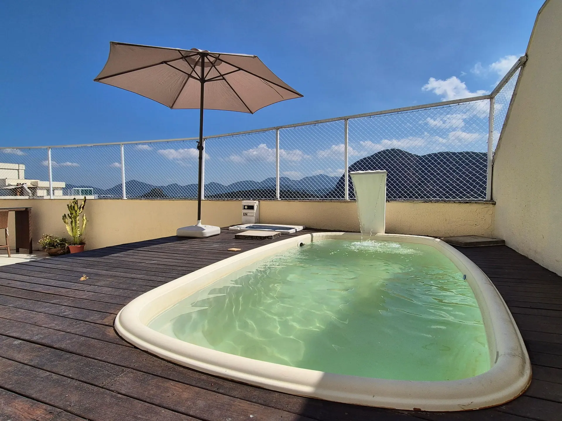 Furnished 2-bedroom apartment with private BBQ — photo 20