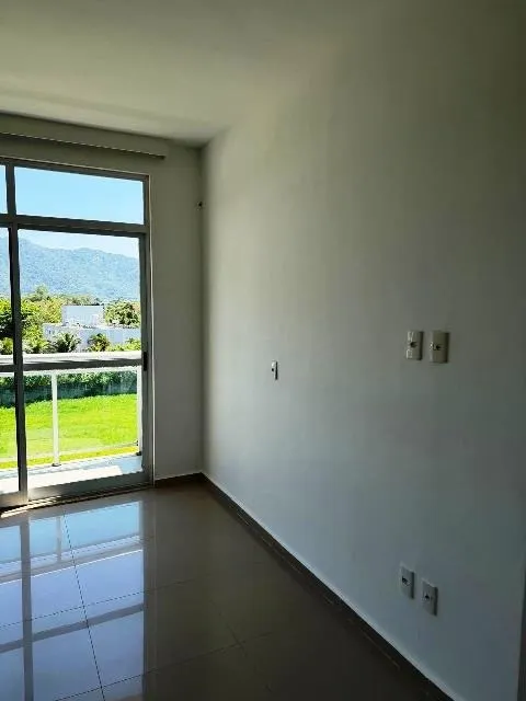1-bedroom apartment with open-plan kitchen and parking — photo 4