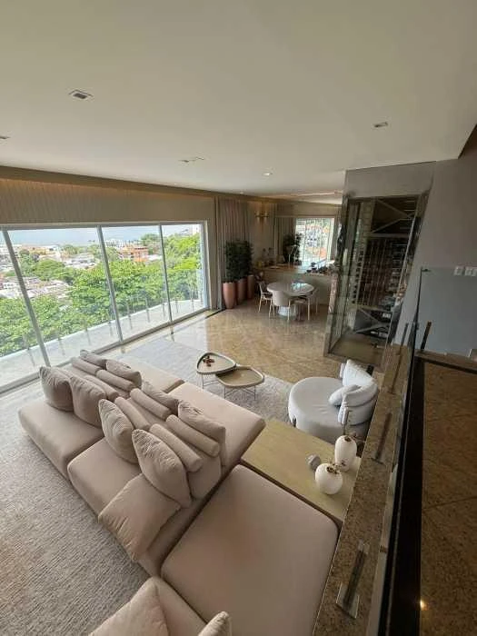 Rental house with balcony and open-plan kitchen