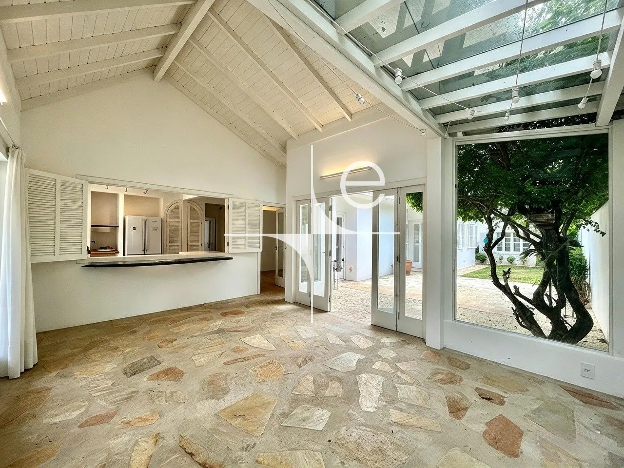 Water view in a 3-bedroom house, 220 m² — photo 14