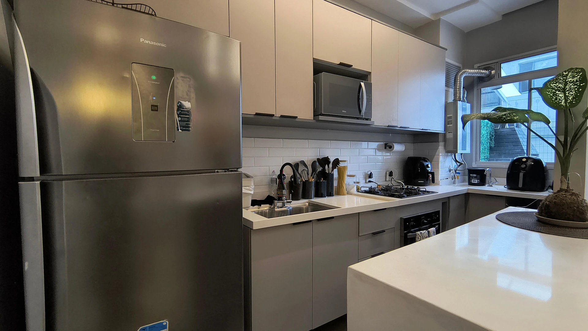 Furnished apartment with open-plan kitchen and balcony — photo 10