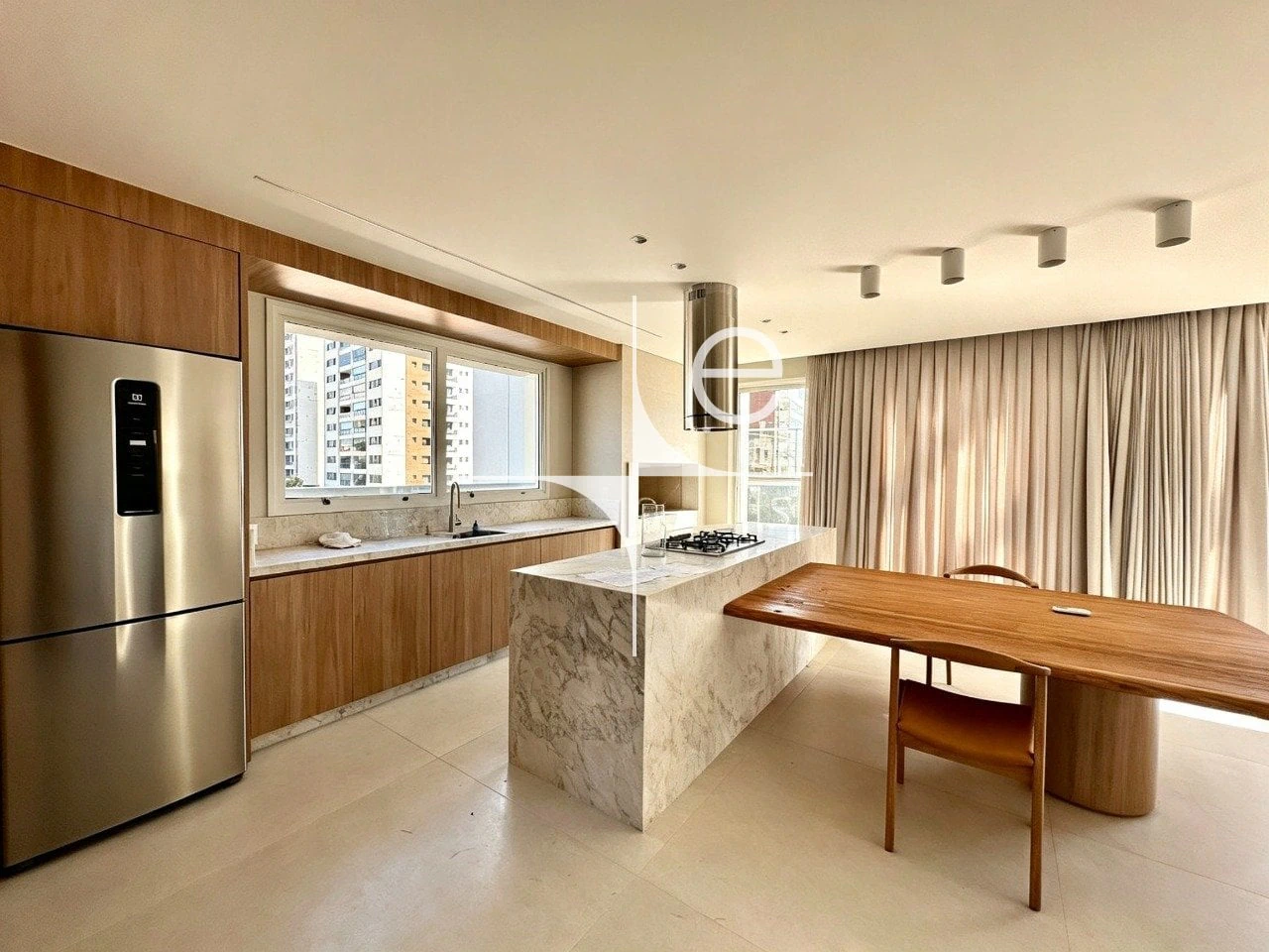 Furnished 1-bedroom apartment with an open-plan kitchen — photo 20
