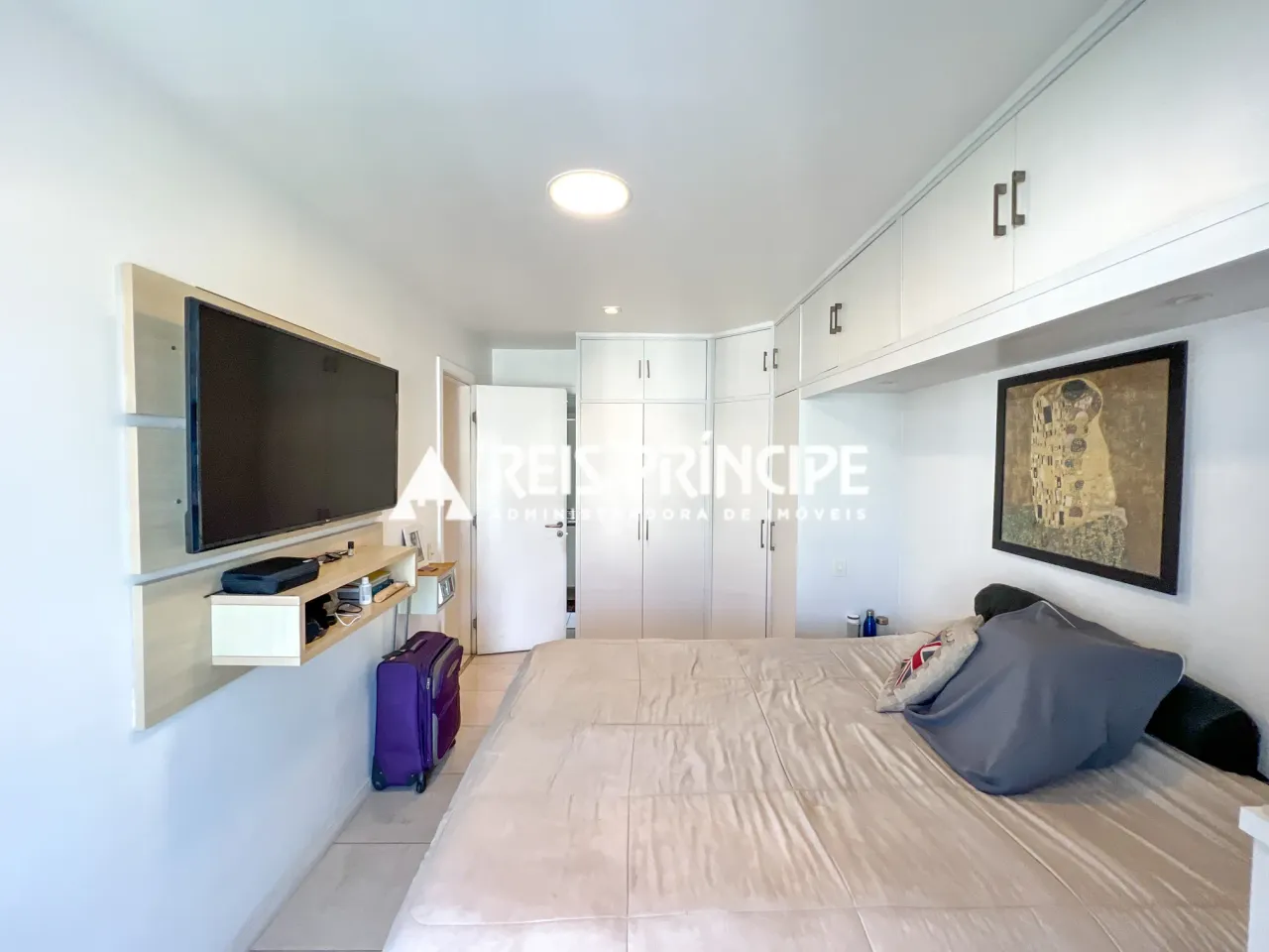 Furnished apartment with 3 bedrooms and 3 bathrooms — photo 14