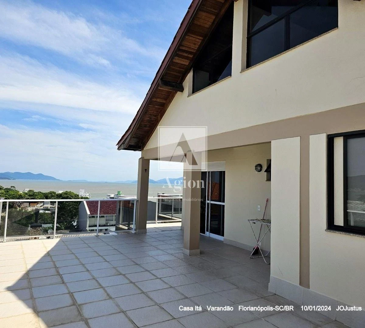 Vista al agua y 3 dormitorios: casa de 405 m² — photo 13