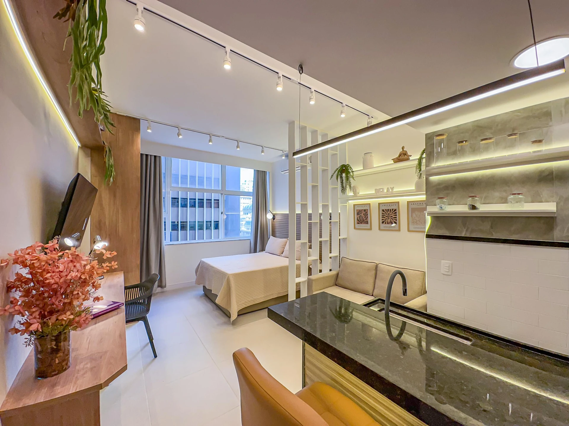 Furnished 1-bedroom apartment with an open-plan kitchen