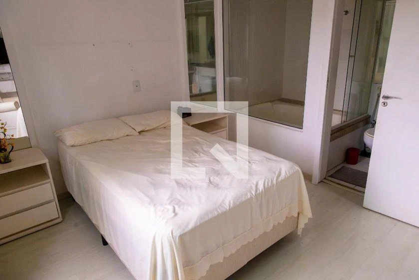 Bathtub in a 2-bedroom apartment, 85 m² — photo 8