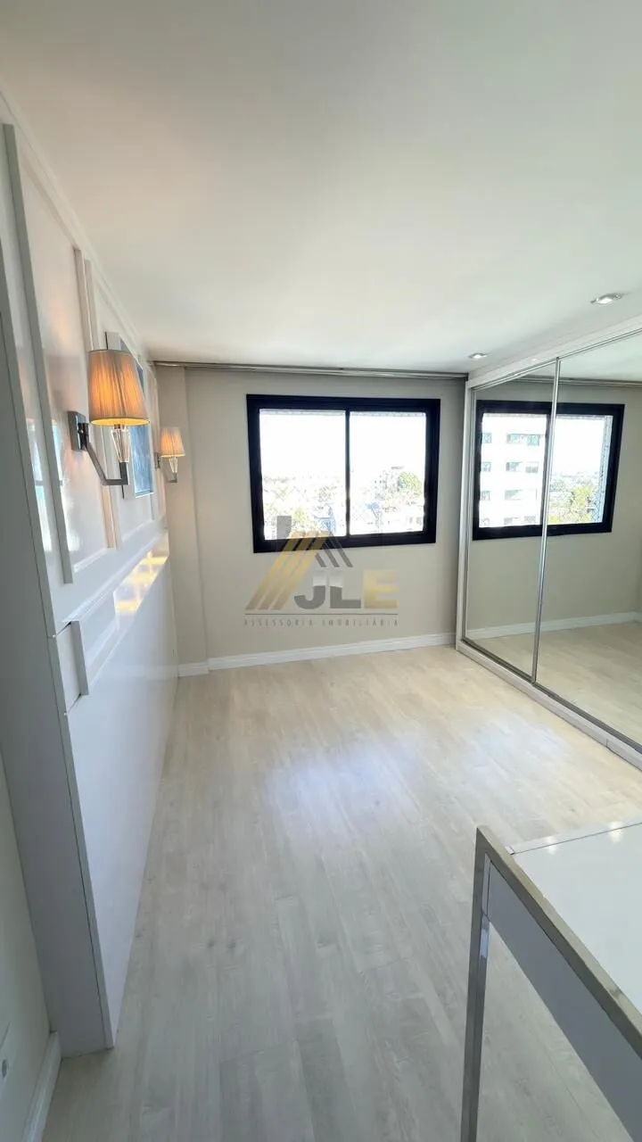 2-bedroom apartment with a glass-enclosed balcony — photo 6