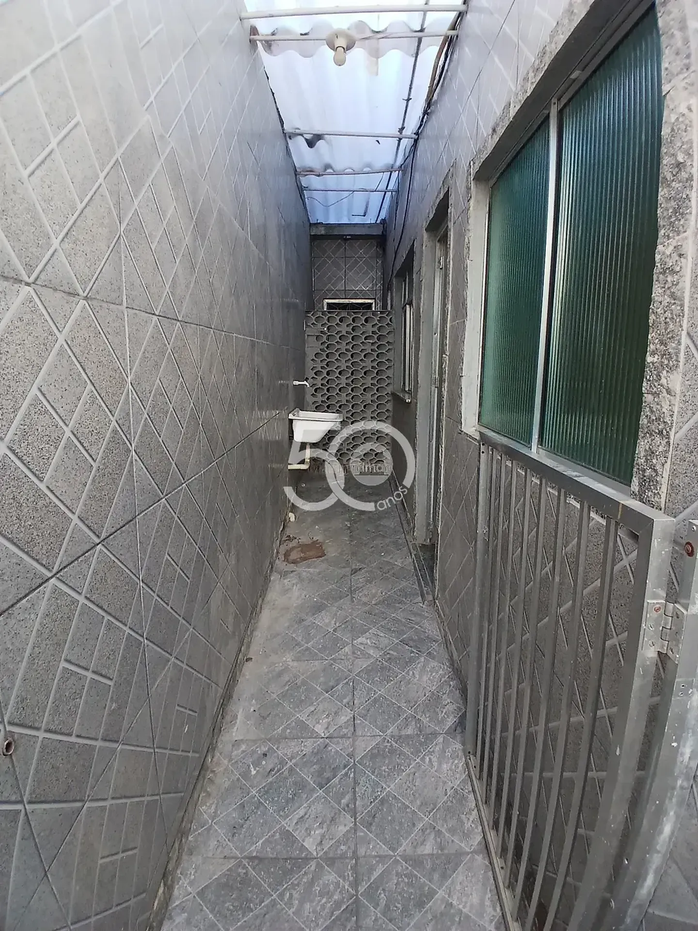 Unfurnished apartment with 2 bedrooms and a separate kitchen — photo 22