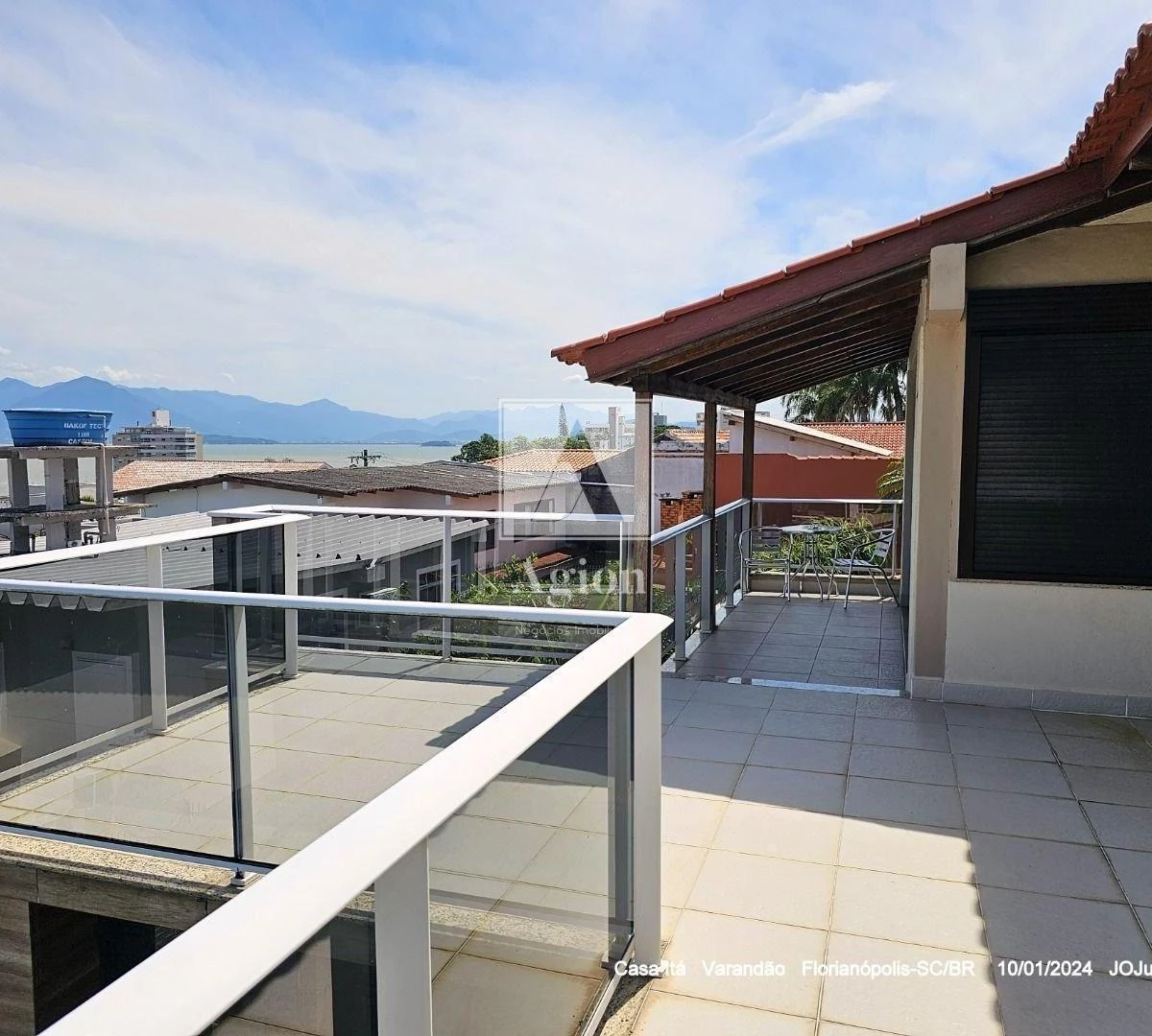 Vista al agua y 3 dormitorios: casa de 405 m² — photo 20