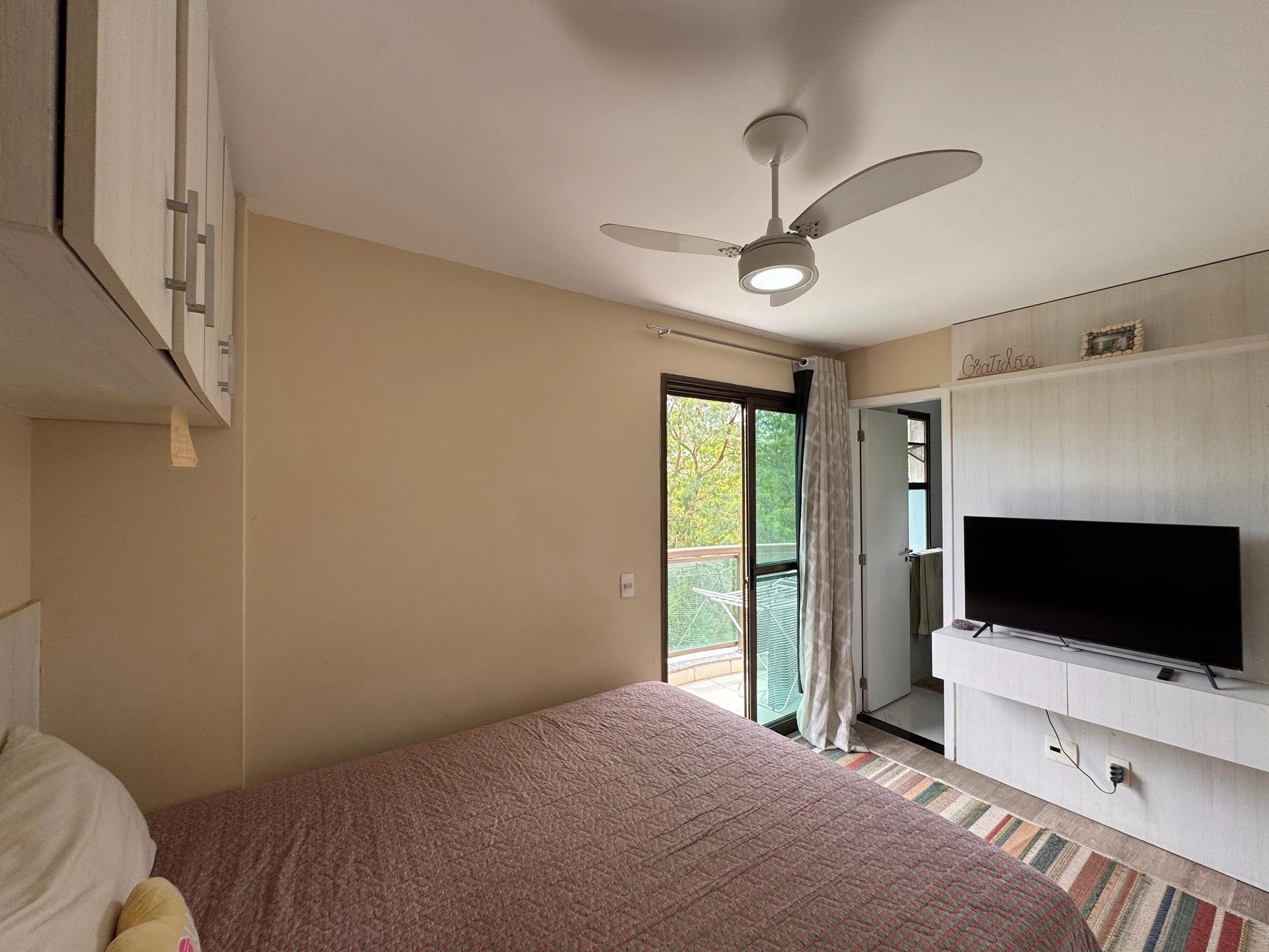 Glass-enclosed balcony in a 3-bedroom apartment, 96 m² — photo 27