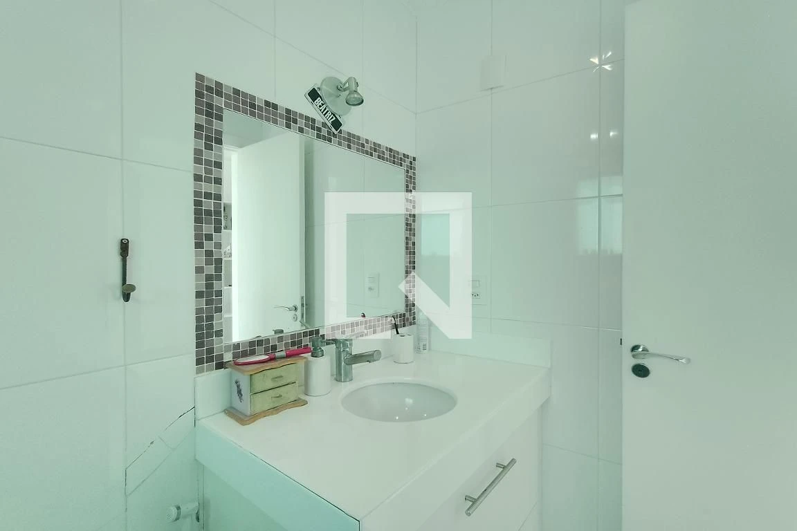 460 m² house with a water view and a private pool — photo 25