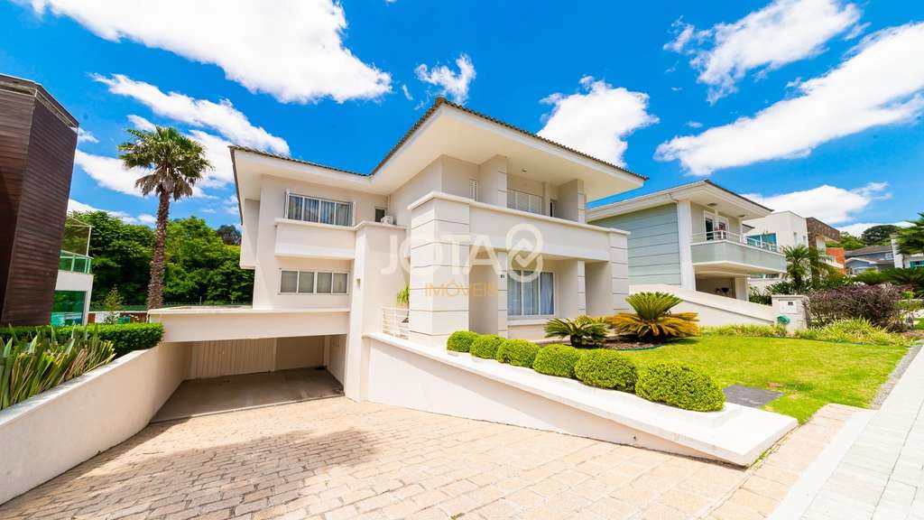 House with 4 en-suite bedrooms and 380 m² with 4 parking — photo 3