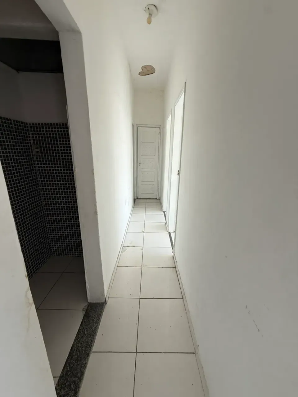 Apartamento com 2 quartos e piso de cerâmica — photo 4