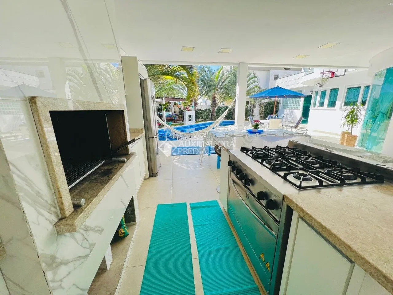 Furnished house with 5 bedrooms and 5 bathrooms