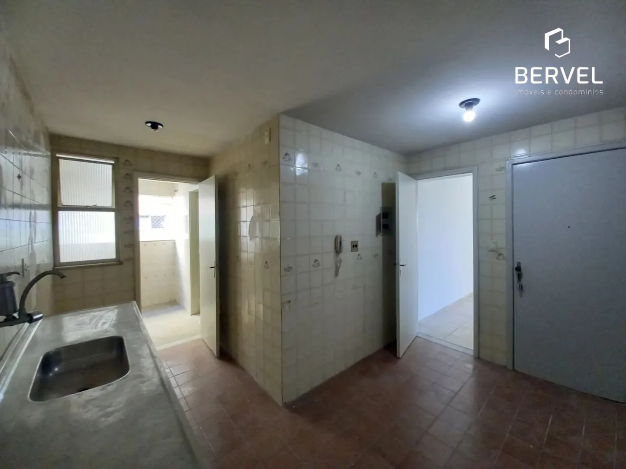 2-bedroom apartment of 98 m² with balcony — photo 2