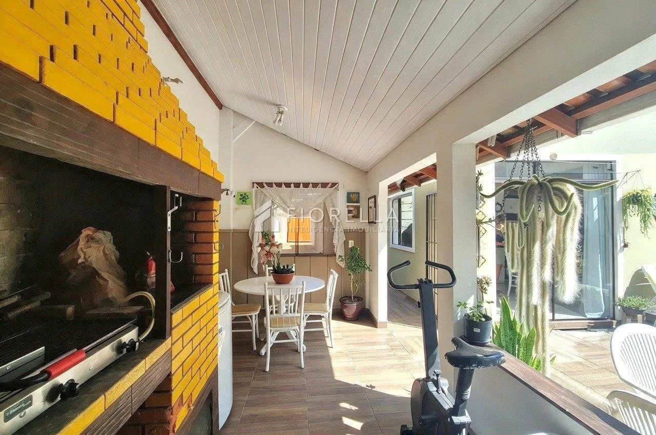 3-bedroom house with a grill on the balcony in Florianópolis — photo 6