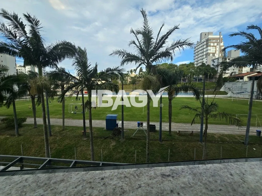 Furnished apartment, 47 m², with a glass-enclosed balcony — photo 3
