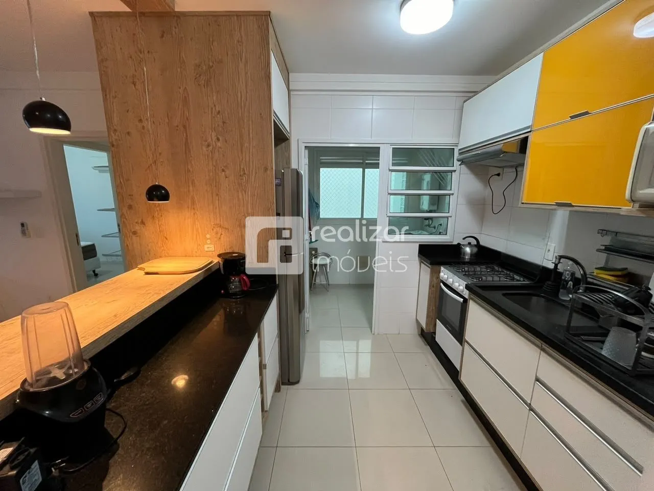 Balcony with a grill in a 2-bedroom apartment, 73 m² — photo 2