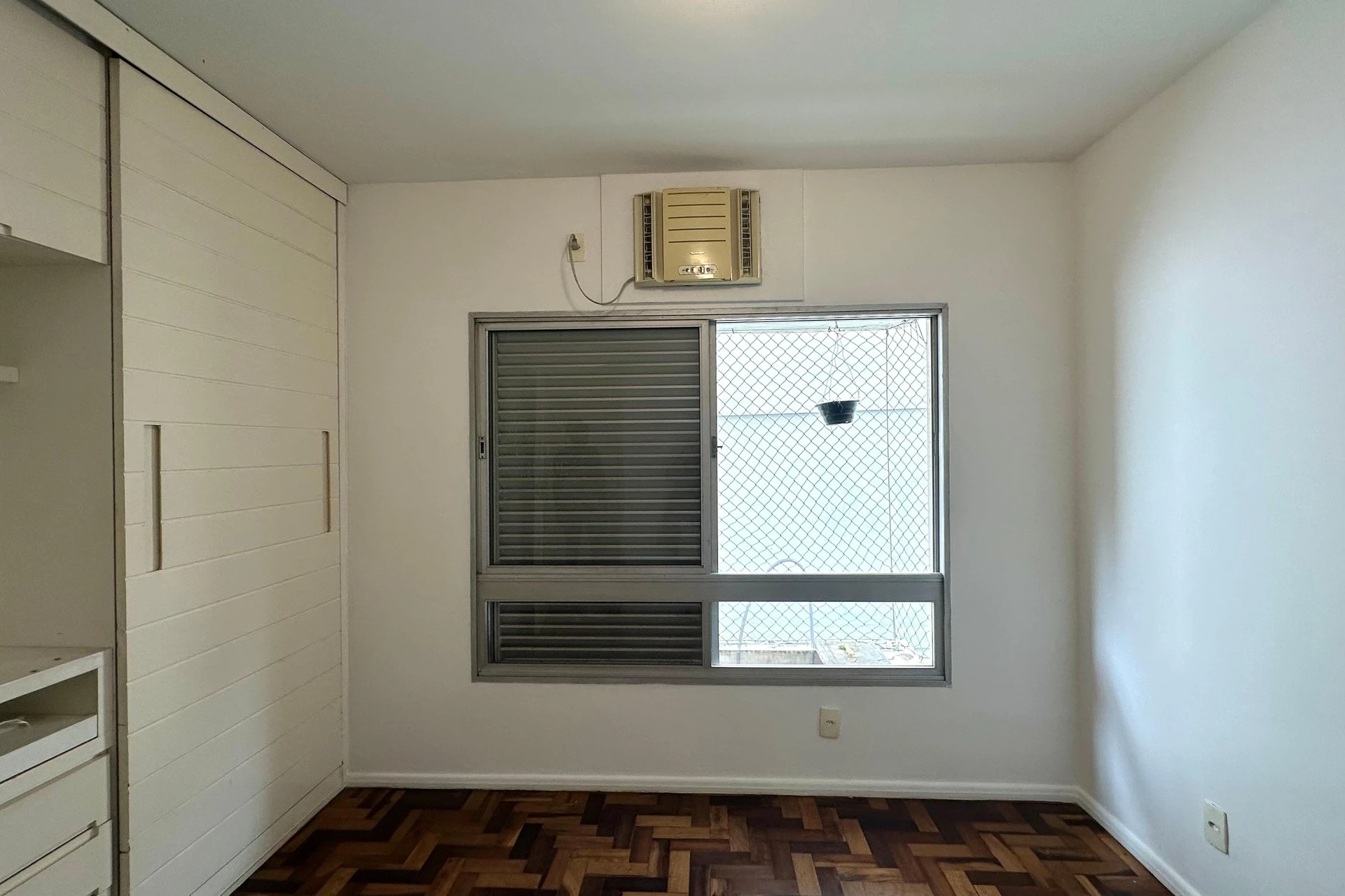 Unfurnished apartment with 2 en-suite bedrooms — photo 14