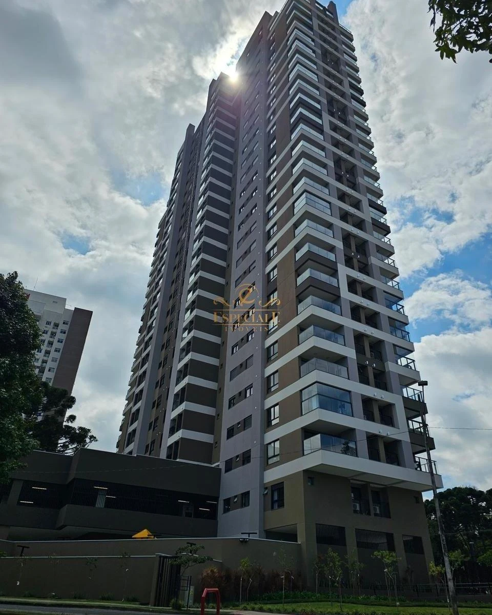 3-bedroom apartment in a building with a pool — photo 7