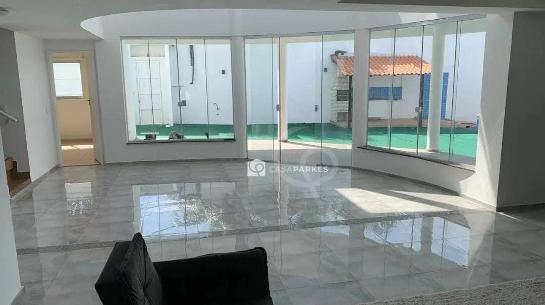 Casa com 6 quartos e cozinha aberta a gás, 450 m² — photo 38