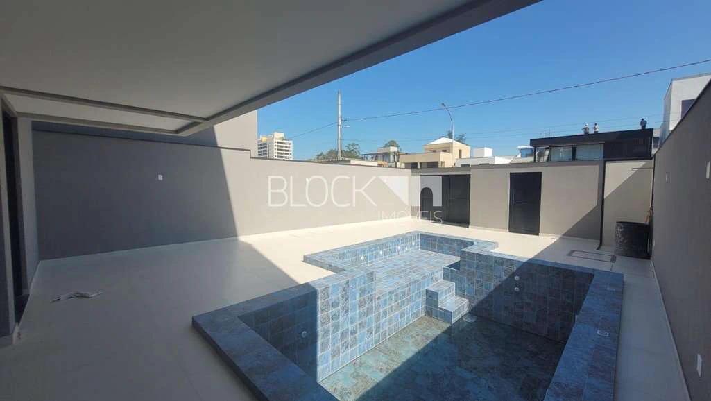 Casa com 6 suítes e cozinha americana aberta com fogão a gás — photo 5