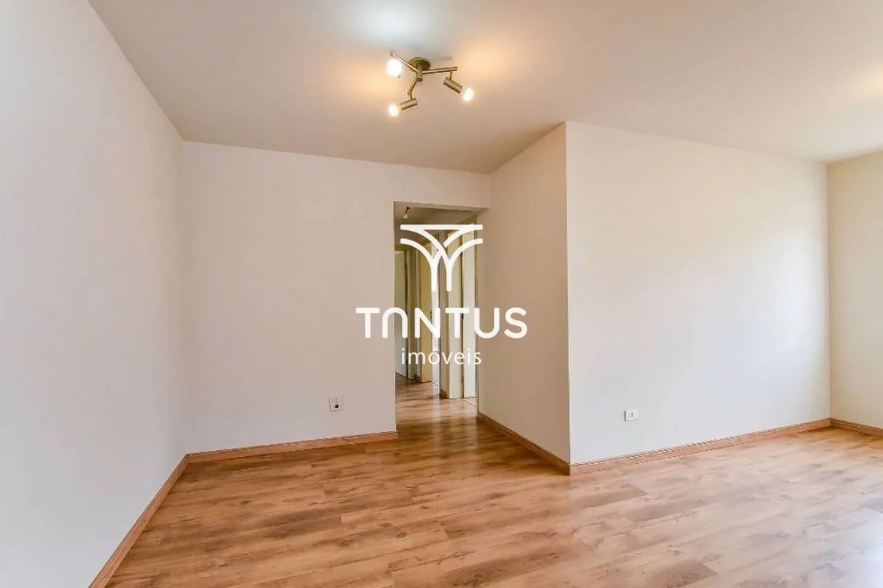 Wood or laminate floors in a 3-bedroom apartment, 80 m² — photo 8