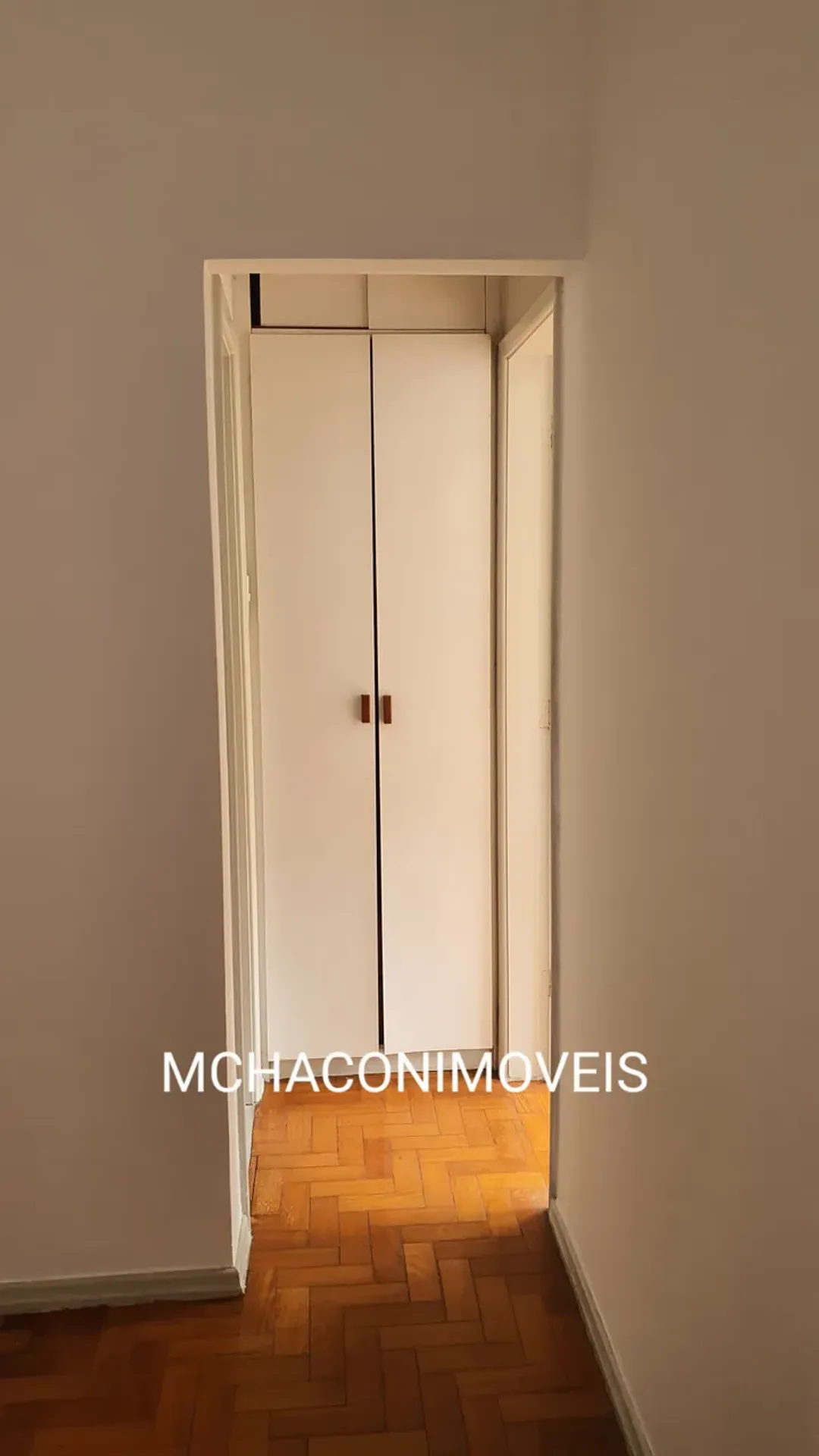 Apartment on the 4th floor with wood or laminate floors — photo 15