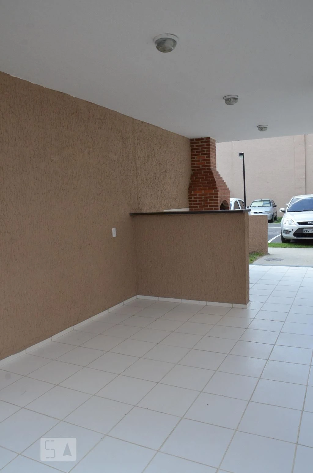 Balcony with a grill in a 2-bedroom apartment, 45 m² — photo 6