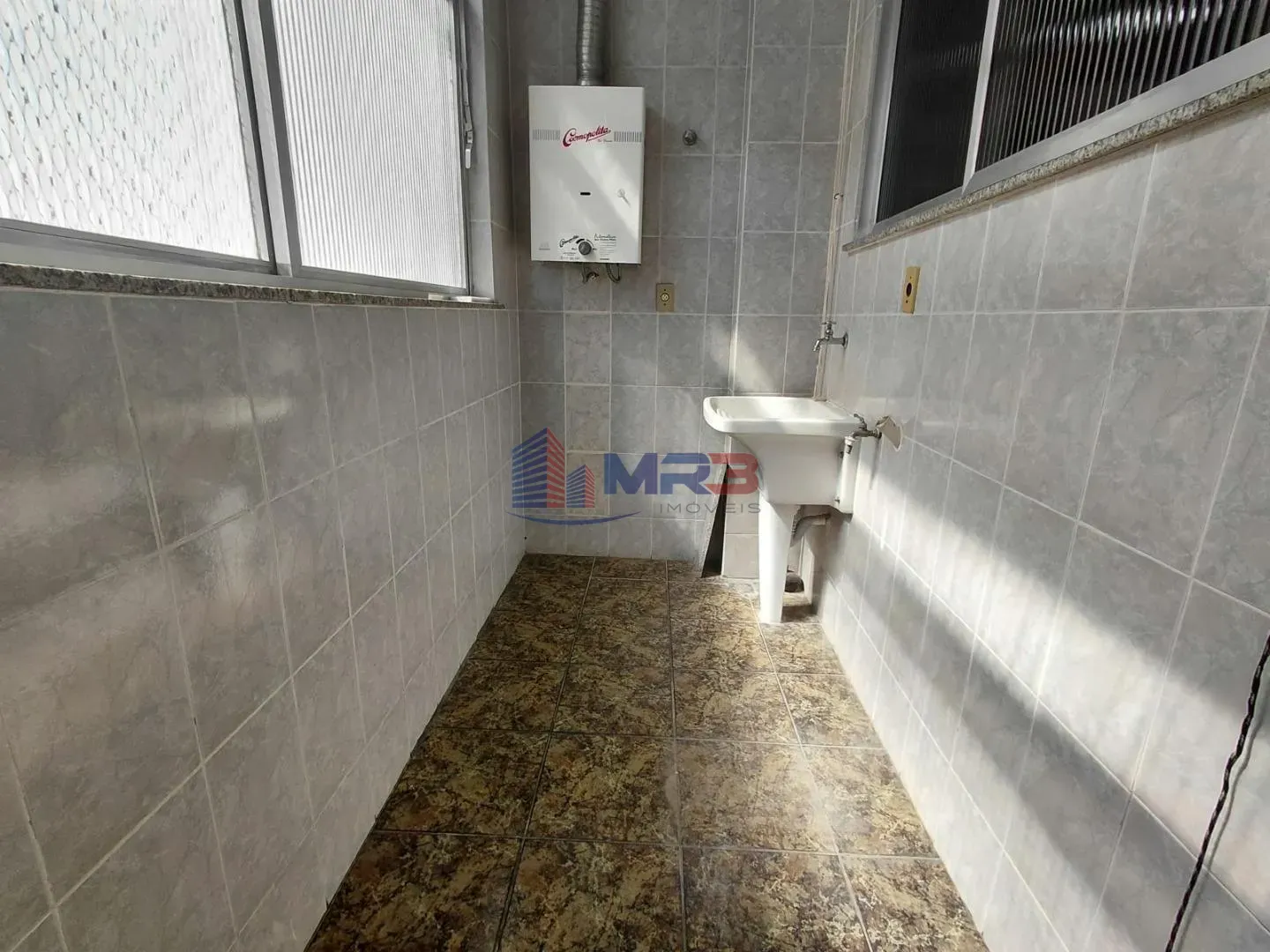 Квартира с 3 спальнями, оборудованной кухней и балконом — photo 31